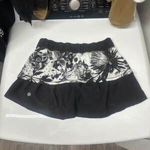 Lululemon Athletica Ruffled Black and White Mini Skirt